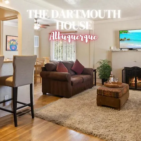 The Dartmouth House Vila